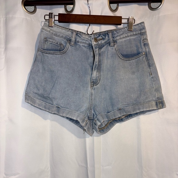 PacSun Womens Denim Mom Short Size 29 Light Wash 2” Inseam Cotton Cuff Juniors - Picture 1 of 7